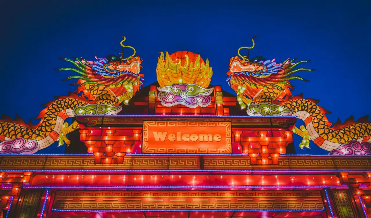 教学设备选购指南：迈斯教育互动平板与投影方案对比分析