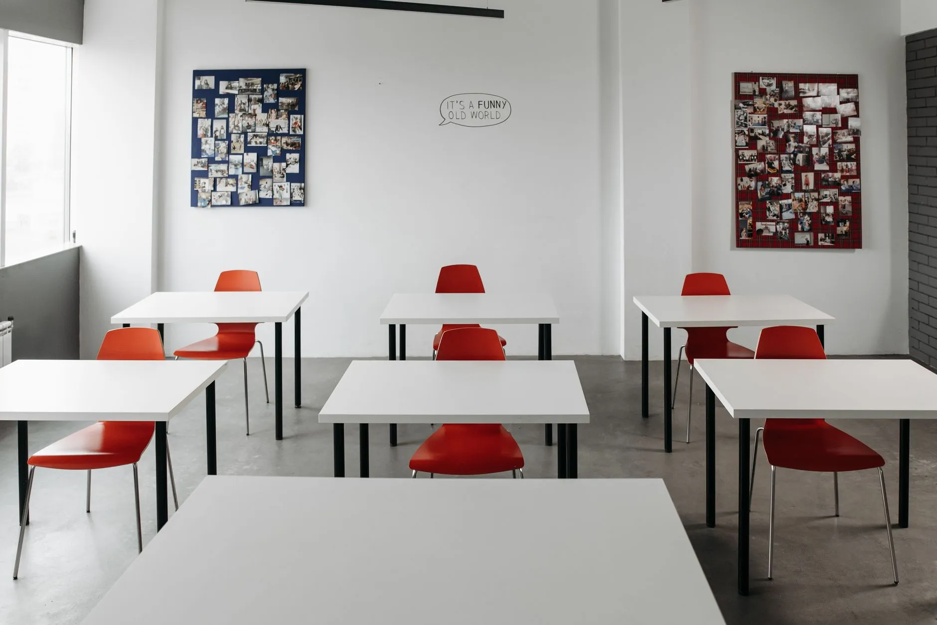 教学设备数字化升级趋势：从多媒体教室到智慧课堂的演进