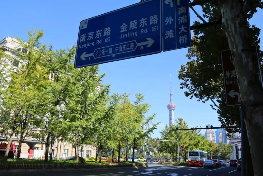 教学设备采购指南：如何为学校选择适配的智慧教育硬件