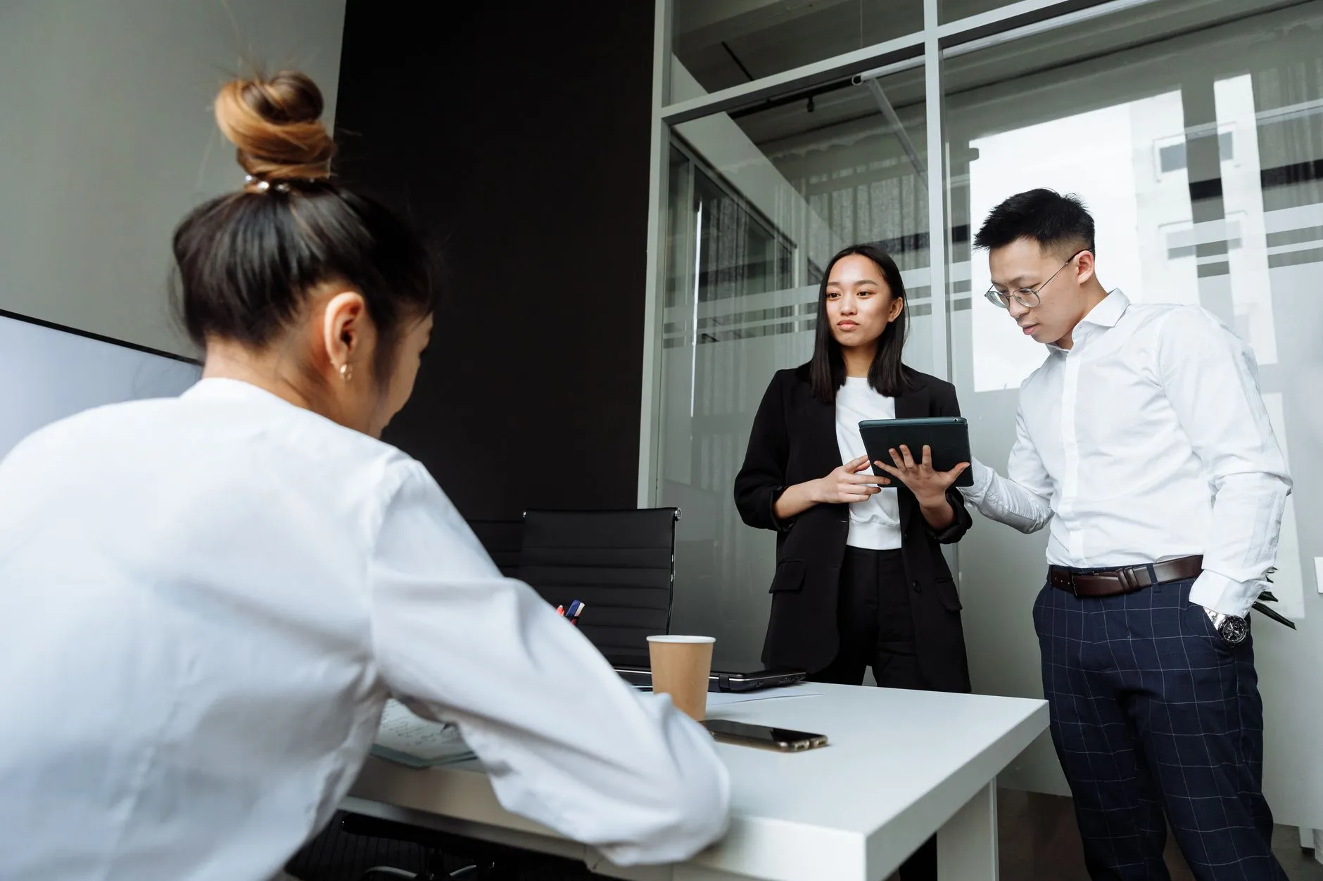 教学设备采购指南：如何为学校选择适配的智慧教育硬件