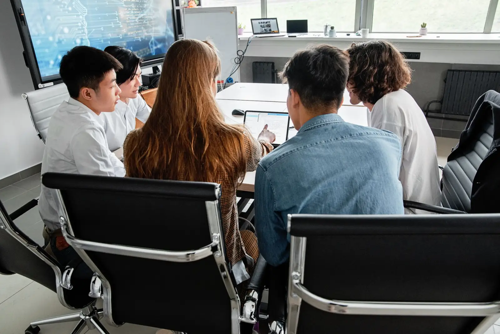 智慧教育背景下鞍山学校数字化教学设备选型要点解析